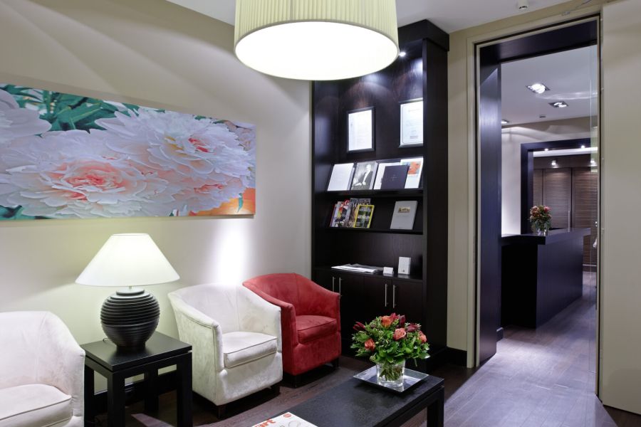 Wartezimmer in der Zahnarztpraxis Dres Thomsen in Hamburg